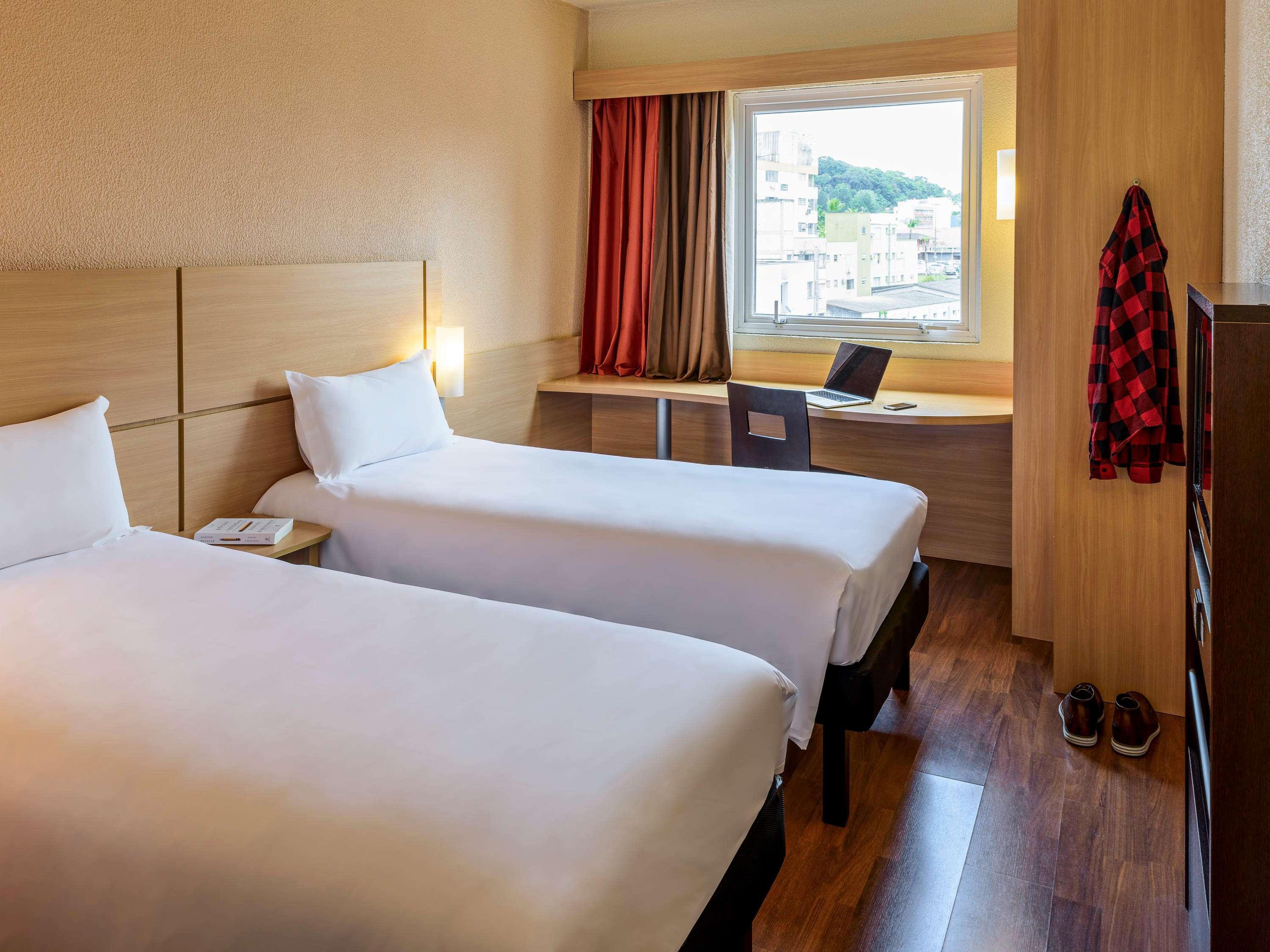 Ibis Blumenau Hotel Exterior photo